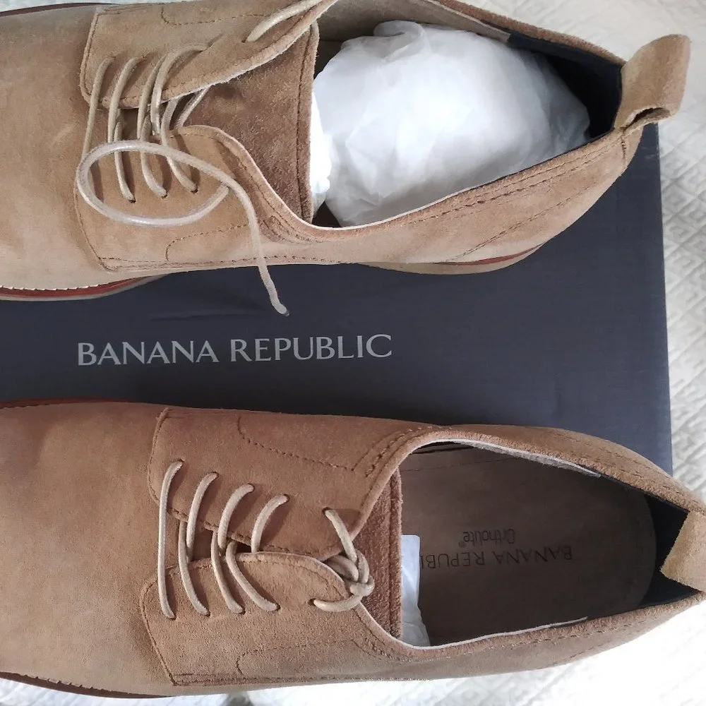 Banana Republic Dewitt Sand Suede Oxford